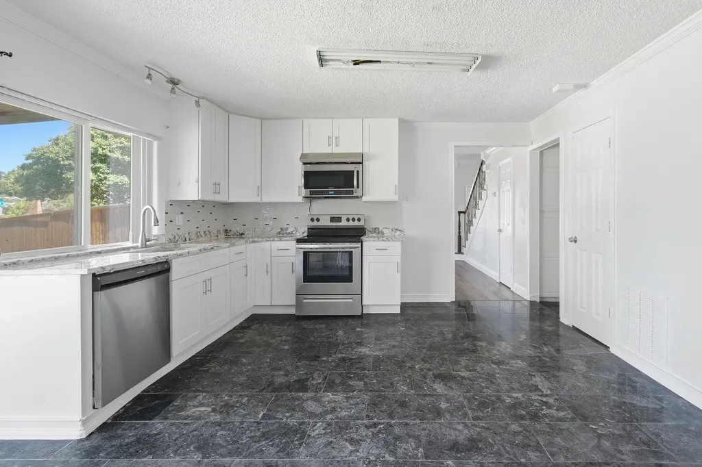 2930 Lancer Lane Garland TX 75044
