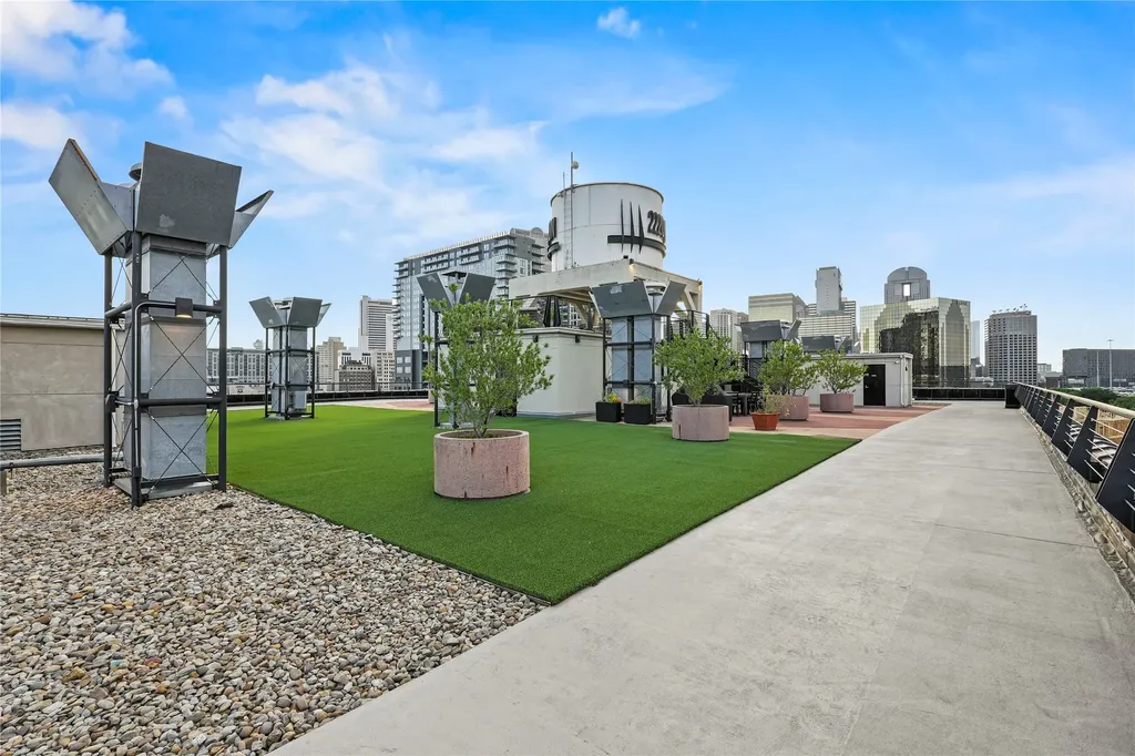 2220 Canton Street Dallas TX 75201