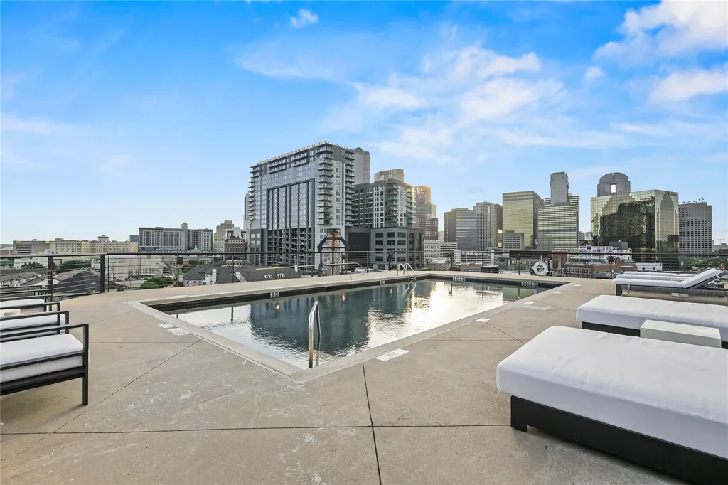 2220 Canton Street Dallas TX 75201