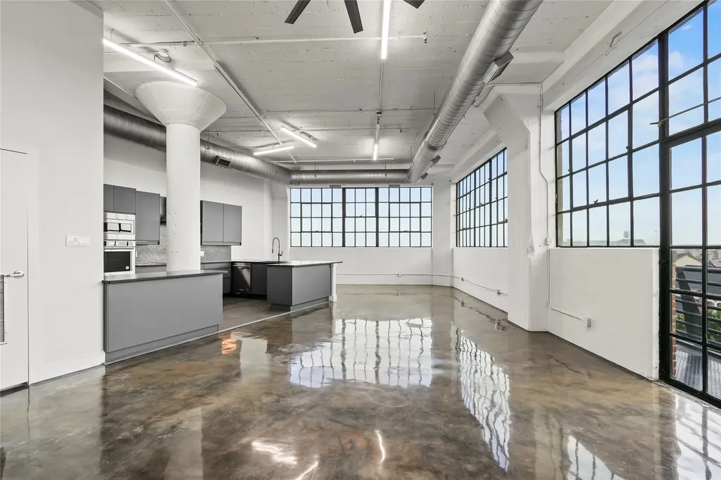 2220 Canton Street Dallas TX 75201