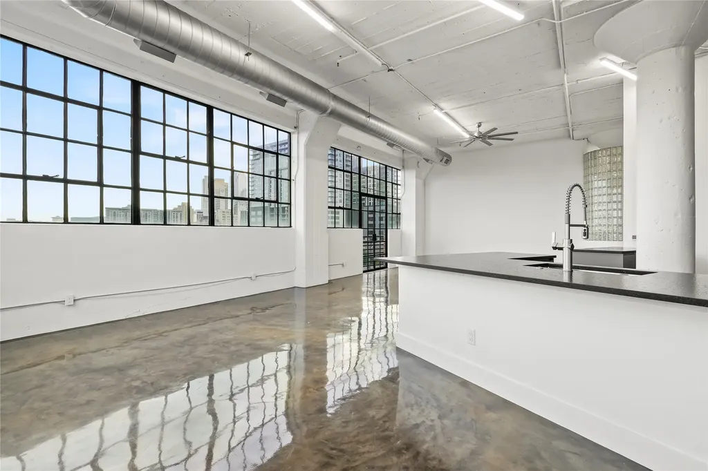 2220 Canton Street Dallas TX 75201