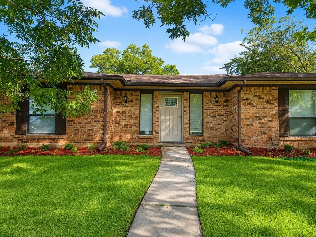 5209 Sarasota Drive Garland TX 75043