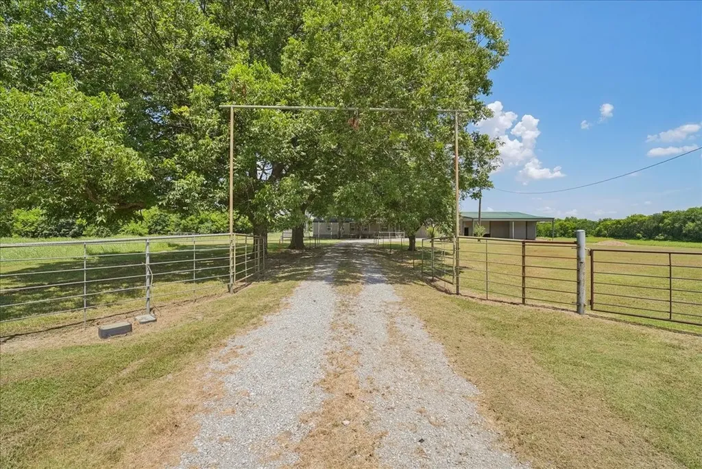 691 S State Highway 78 Bonham TX 75418