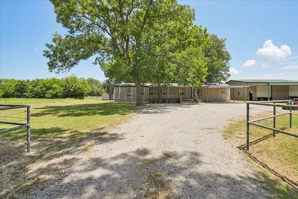 691 S State Highway 78 Bonham TX 75418