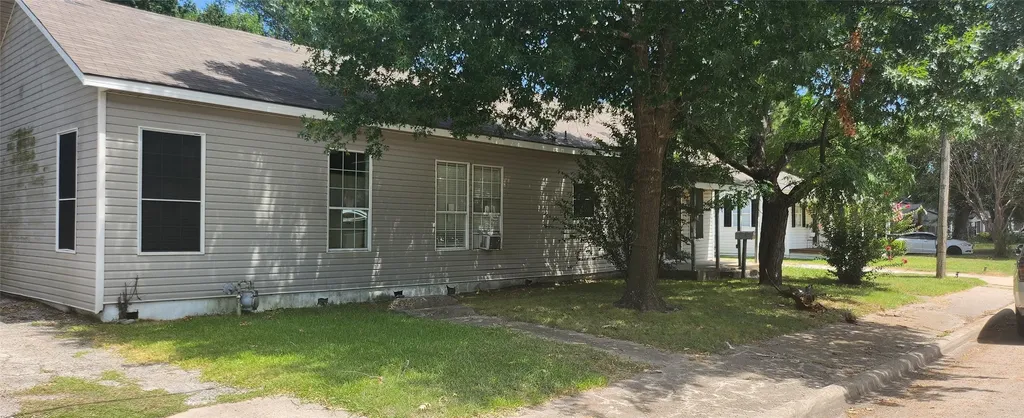 824 Carver Street Mesquite TX 75149