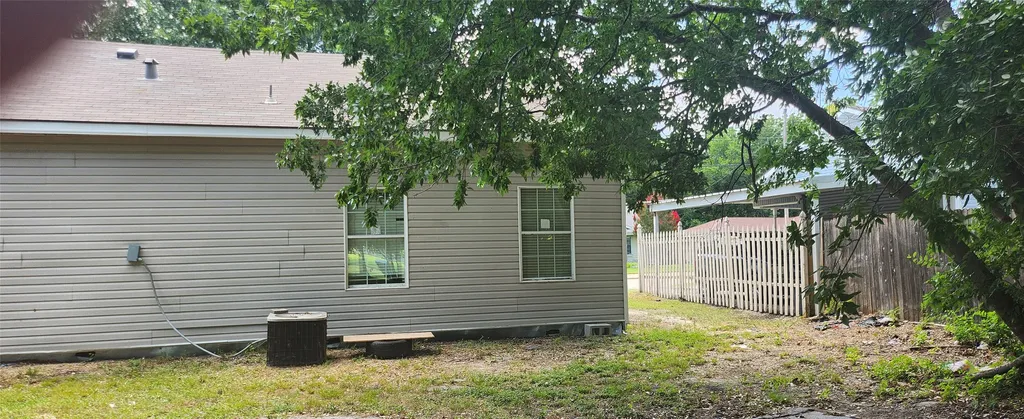 824 Carver Street Mesquite TX 75149