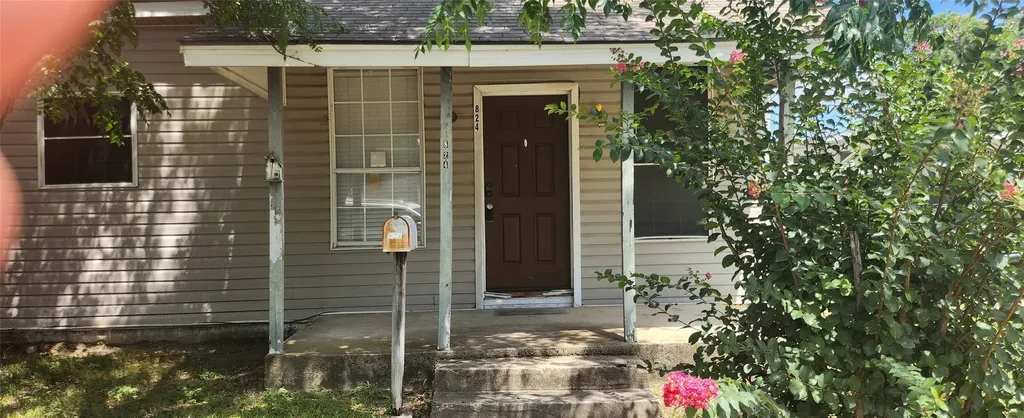 824 Carver Street Mesquite TX 75149
