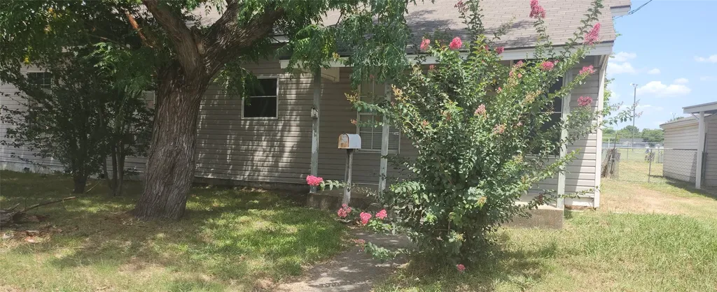 824 Carver Street Mesquite TX 75149