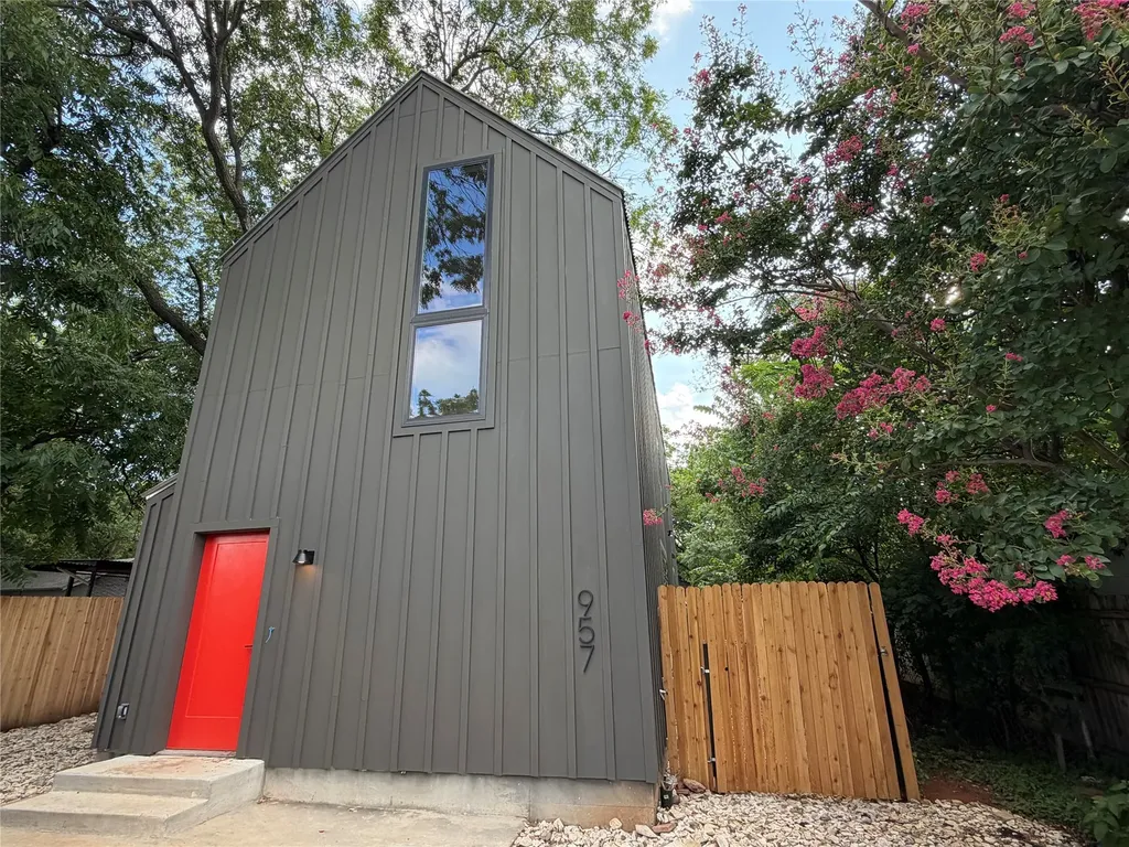 957 Woods Avenue Fort Worth TX 76102