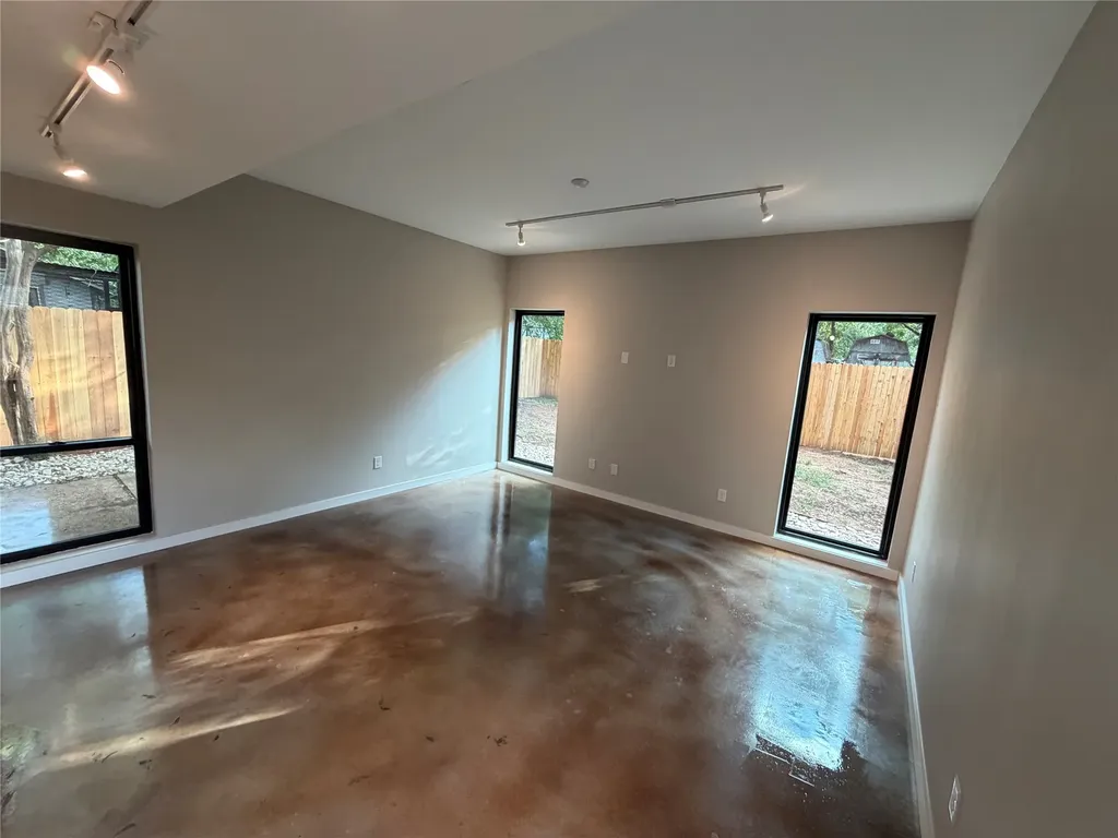 957 Woods Avenue Fort Worth TX 76102