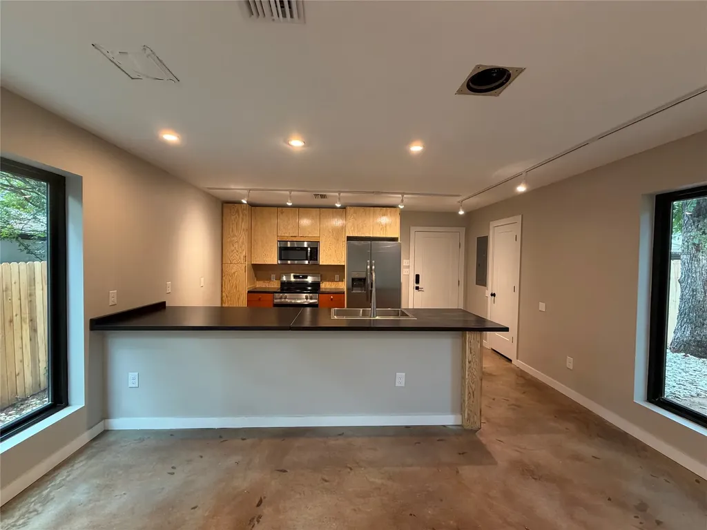 957 Woods Avenue Fort Worth TX 76102