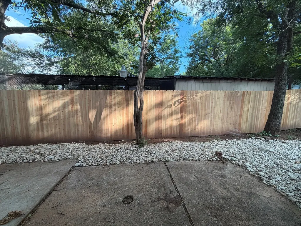 957 Woods Avenue Fort Worth TX 76102
