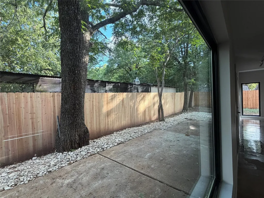 957 Woods Avenue Fort Worth TX 76102