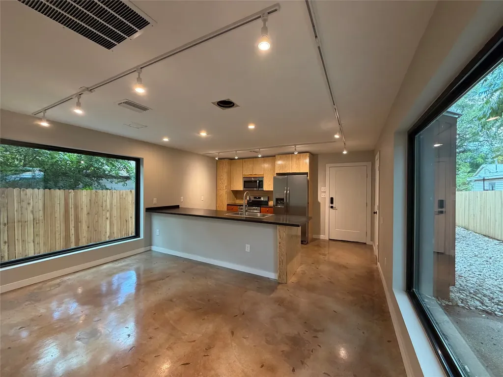 957 Woods Avenue Fort Worth TX 76102