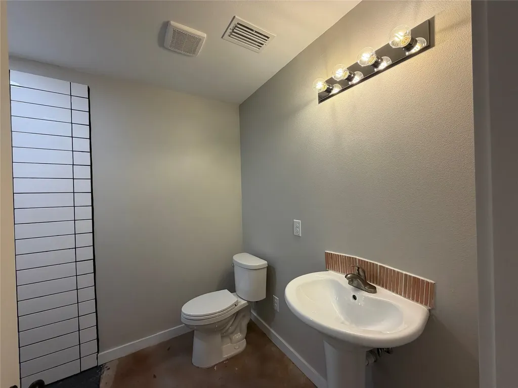 957 Woods Avenue Fort Worth TX 76102