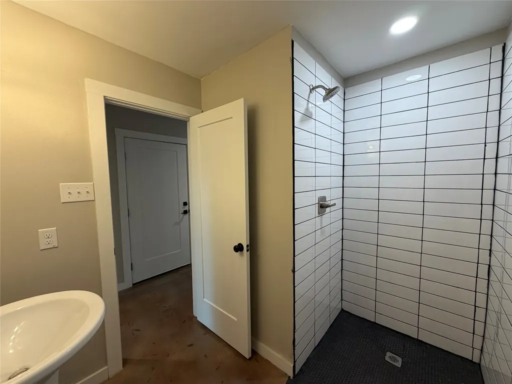 957 Woods Avenue Fort Worth TX 76102