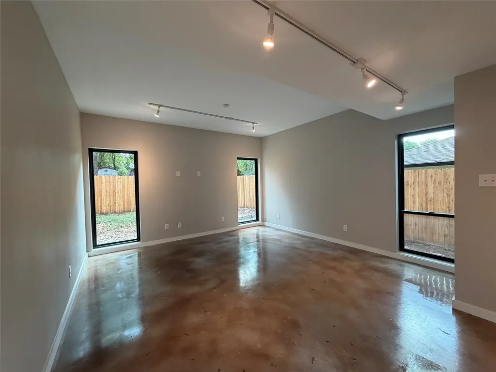 957 Woods Avenue Fort Worth TX 76102