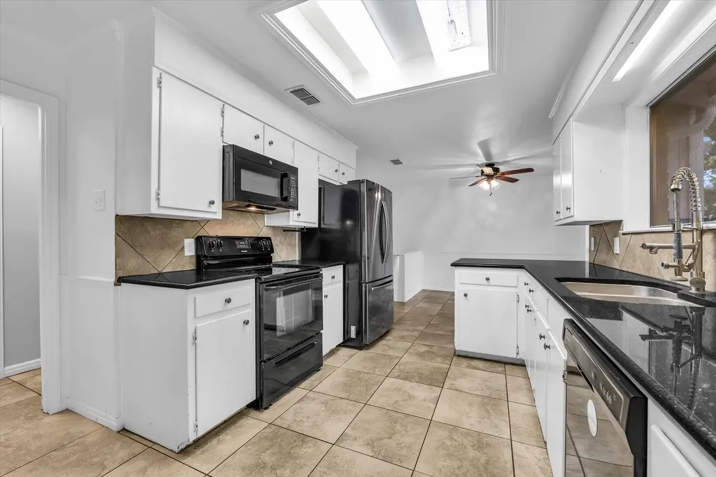 1133 Valley Ridge Drive Woodway TX 76712