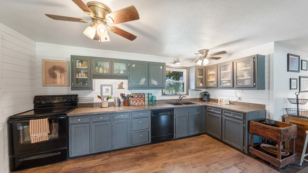 1053 Vz County Road 4206 Athens TX 75752