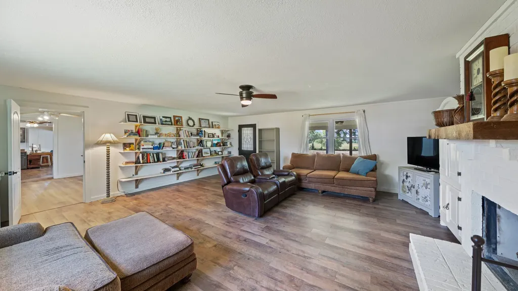 1053 Vz County Road 4206 Athens TX 75752