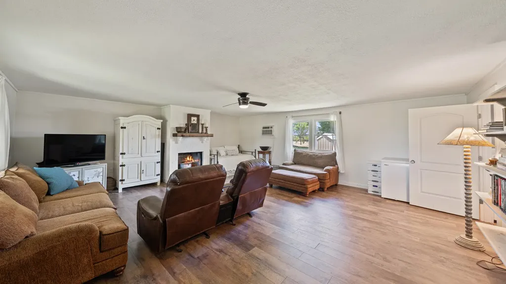 1053 Vz County Road 4206 Athens TX 75752