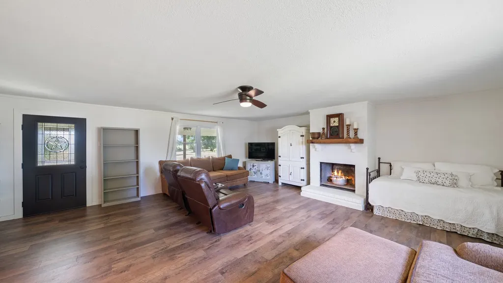 1053 Vz County Road 4206 Athens TX 75752