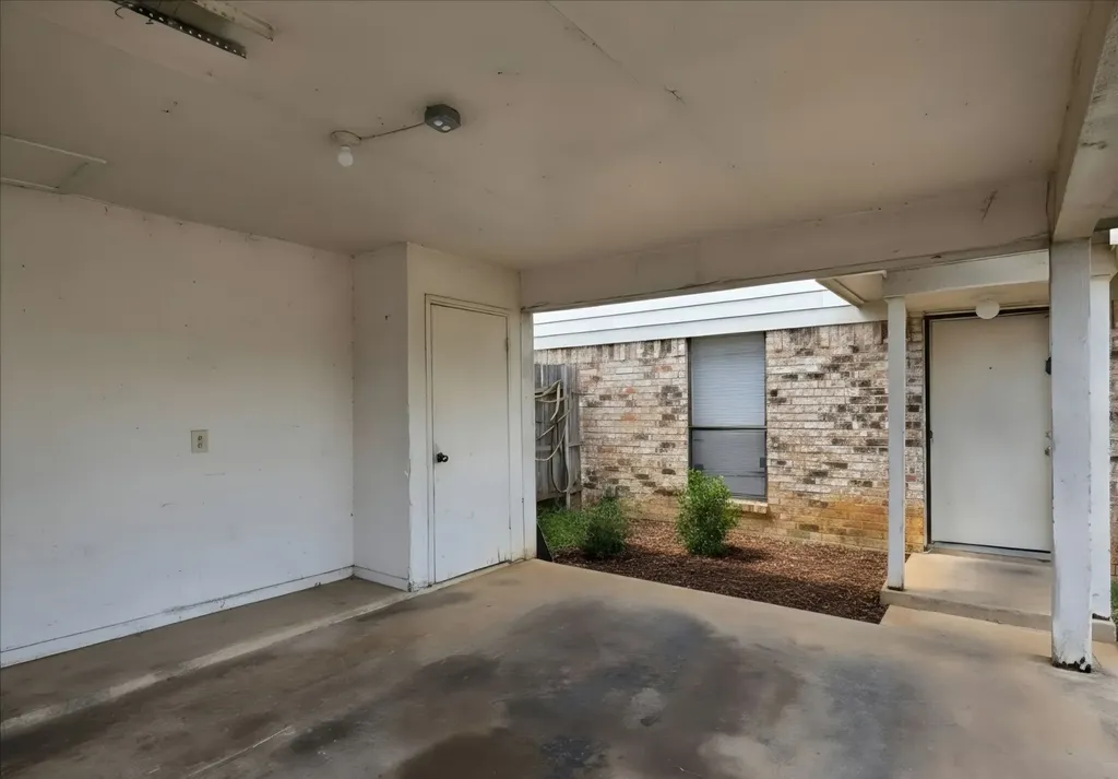 6800 S Creek Drive Fort Worth TX 76133