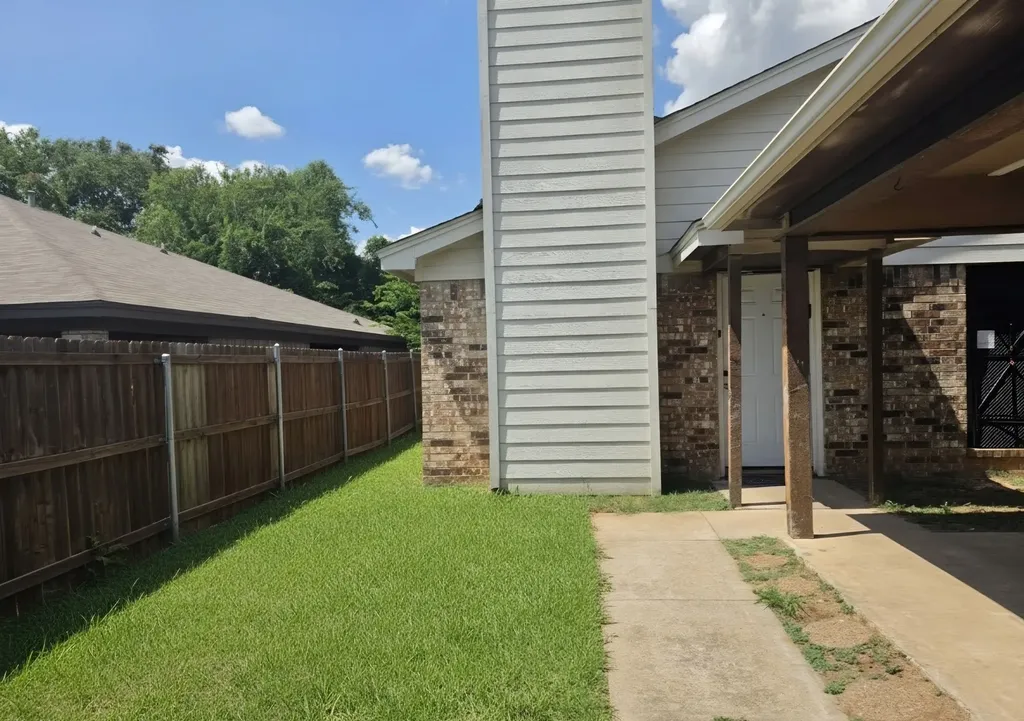 6800 S Creek Drive Fort Worth TX 76133