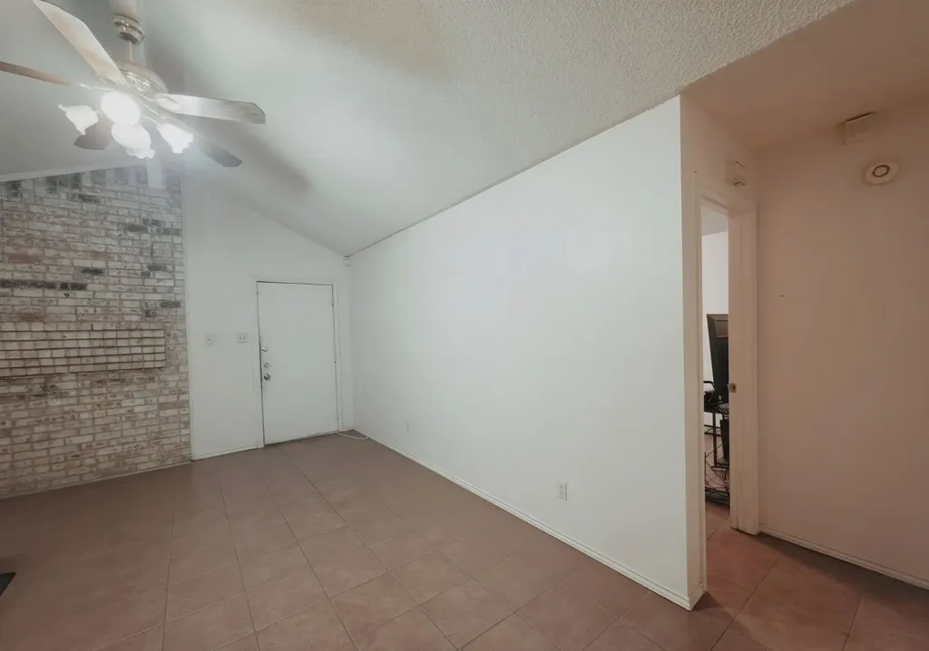 6800 S Creek Drive Fort Worth TX 76133