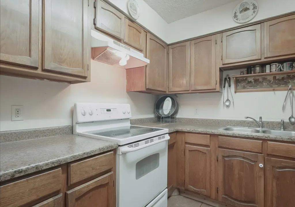 6800 S Creek Drive Fort Worth TX 76133