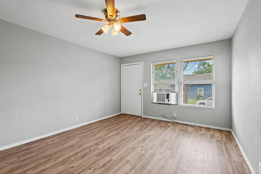 701 W Hull Street Denison TX 75020