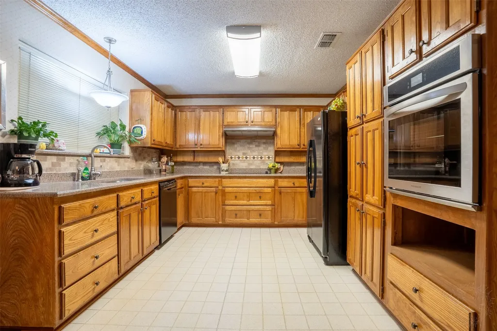 1501 Westhill Terrace Cleburne TX 76033