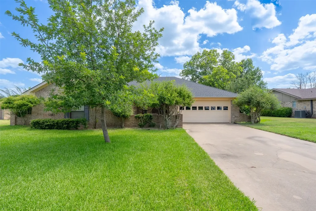1501 Westhill Terrace Cleburne TX 76033