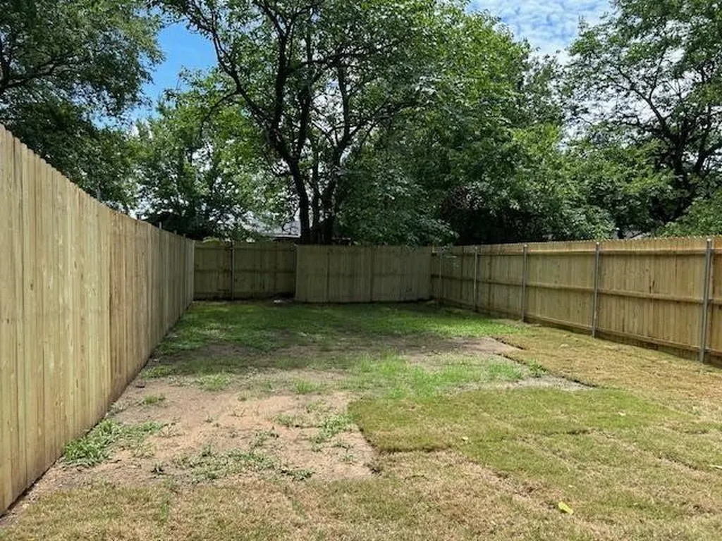 406 E Bonham Street Tom Bean TX 75491