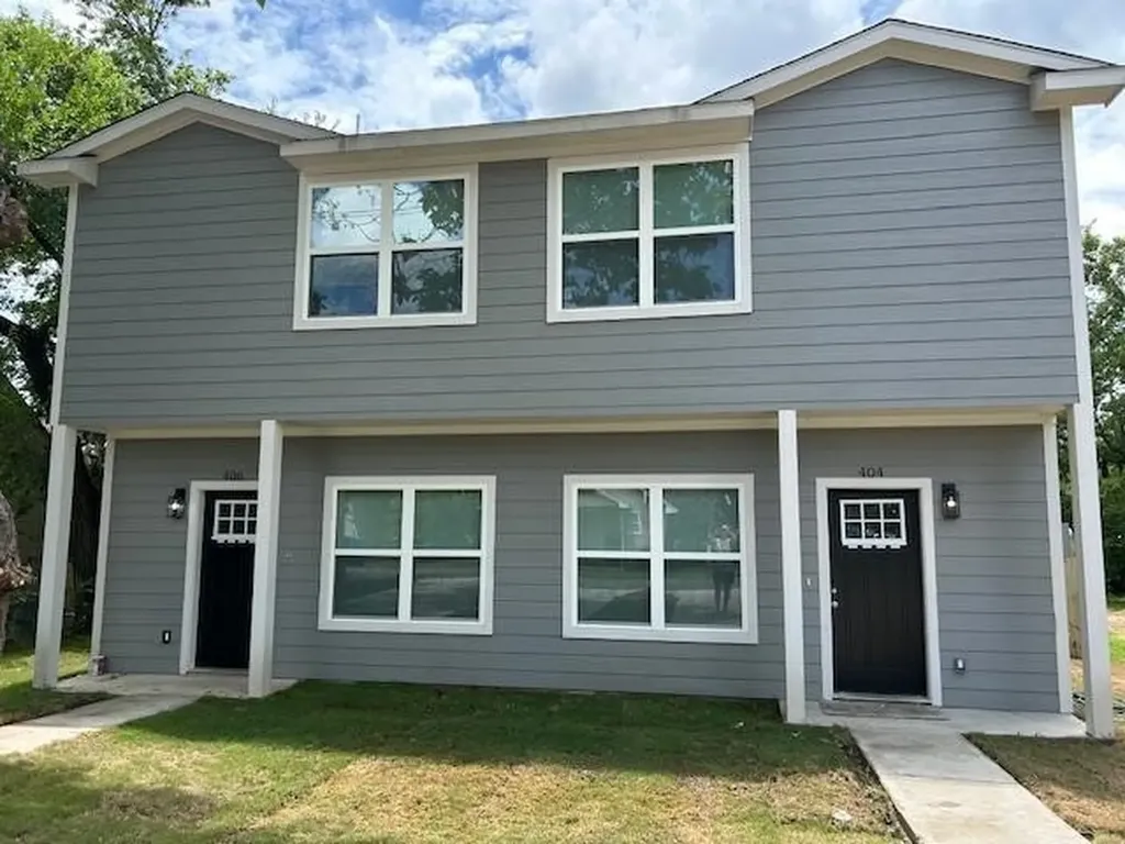 406 E Bonham Street Tom Bean TX 75491