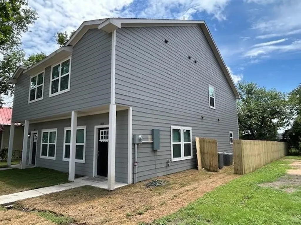 406 E Bonham Street Tom Bean TX 75491
