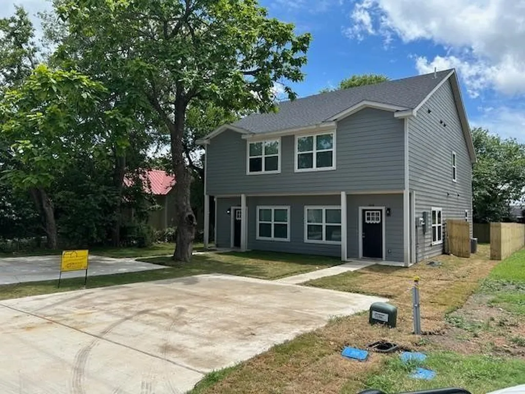 406 E Bonham Street Tom Bean TX 75491