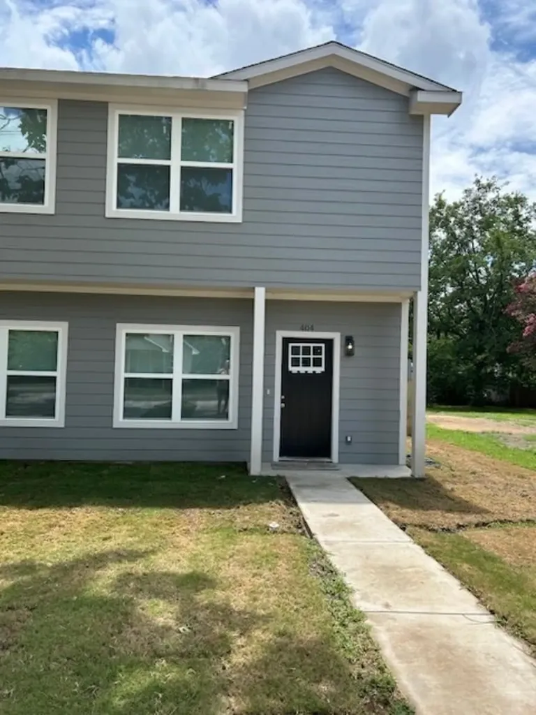 406 E Bonham Street Tom Bean TX 75491