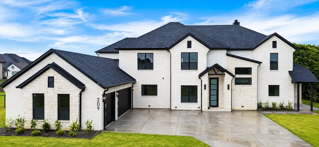 209 Avery Lane Gunter TX 75058