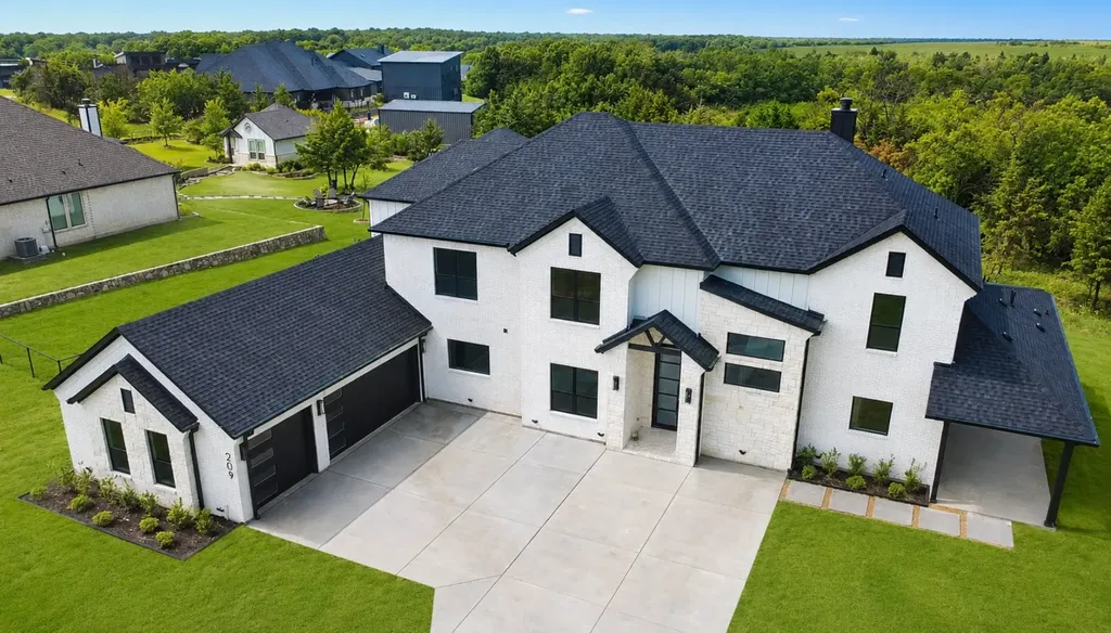 209 Avery Lane Gunter TX 75058