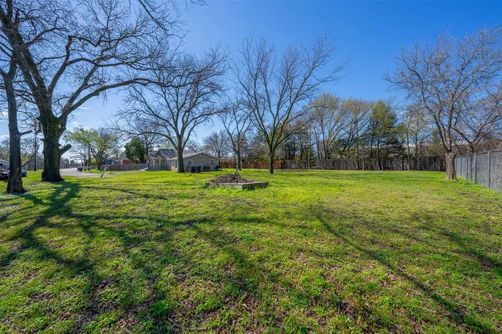 1609 N Brazos Avenue Cleburne TX 76031