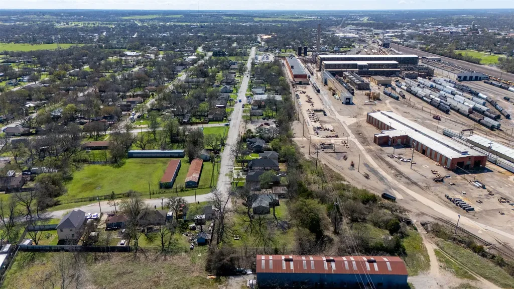 1609 N Brazos Avenue Cleburne TX 76031
