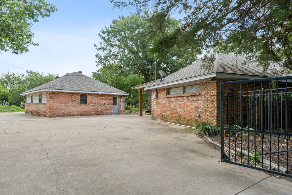 2413 Taylor Street Southlake TX 76092