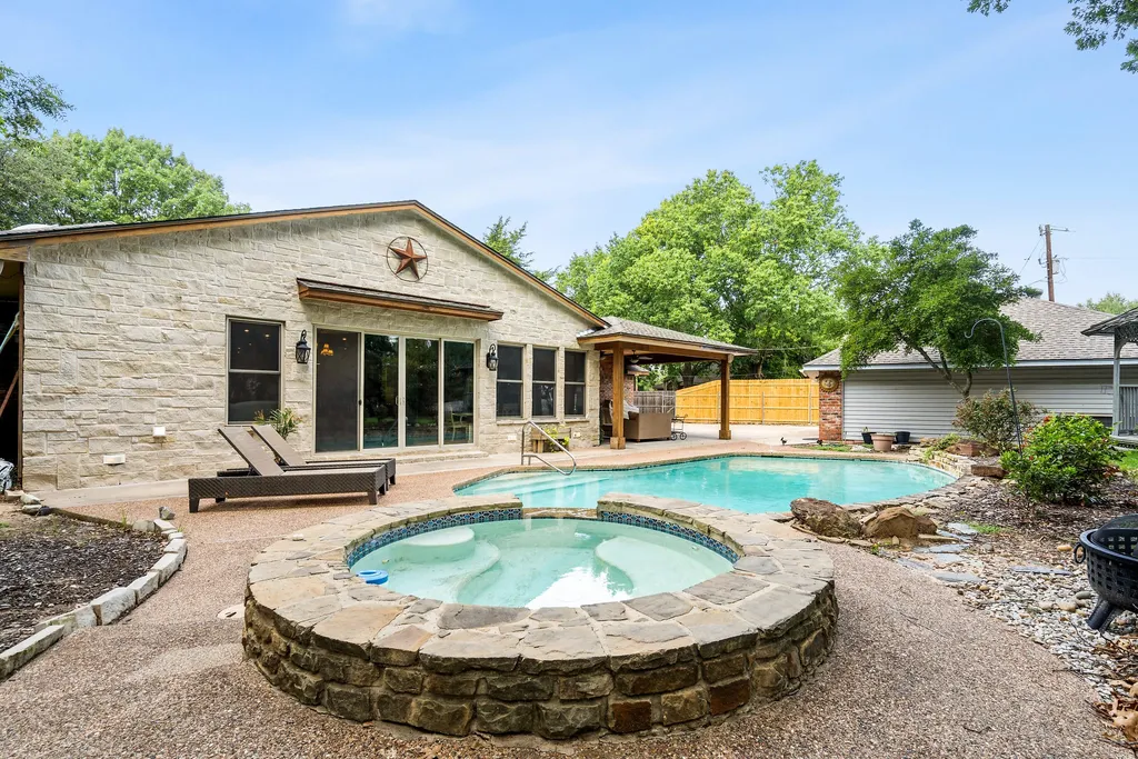 2413 Taylor Street Southlake TX 76092