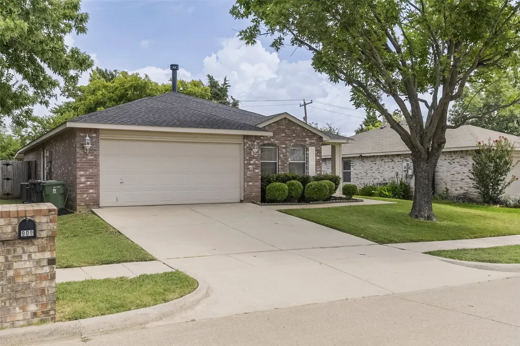 909 Anvil Creek Drive Arlington TX 76001