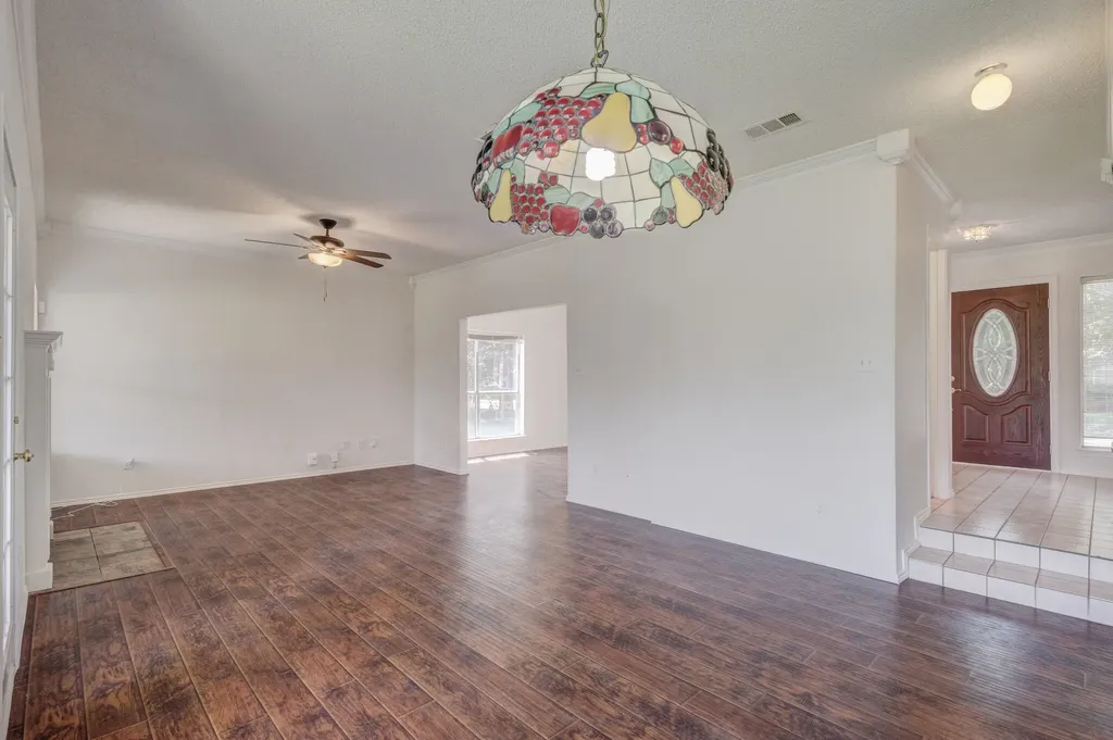 811 Valleycreek Road Mesquite TX 75181