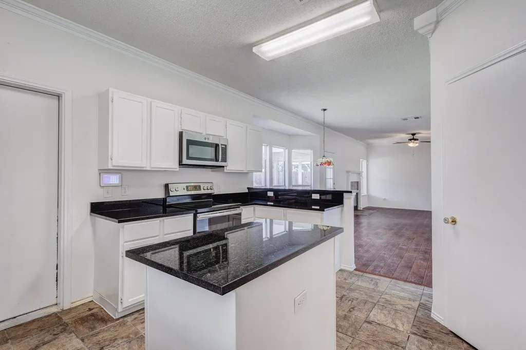 811 Valleycreek Road Mesquite TX 75181