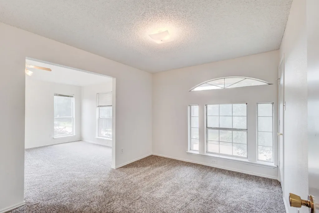 811 Valleycreek Road Mesquite TX 75181