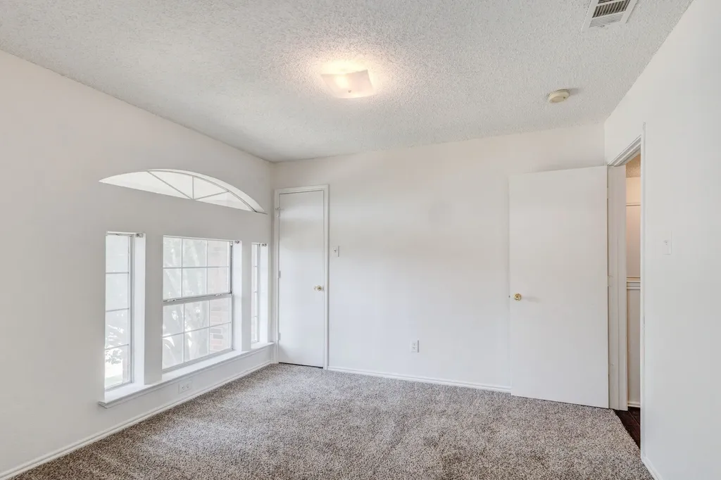 811 Valleycreek Road Mesquite TX 75181