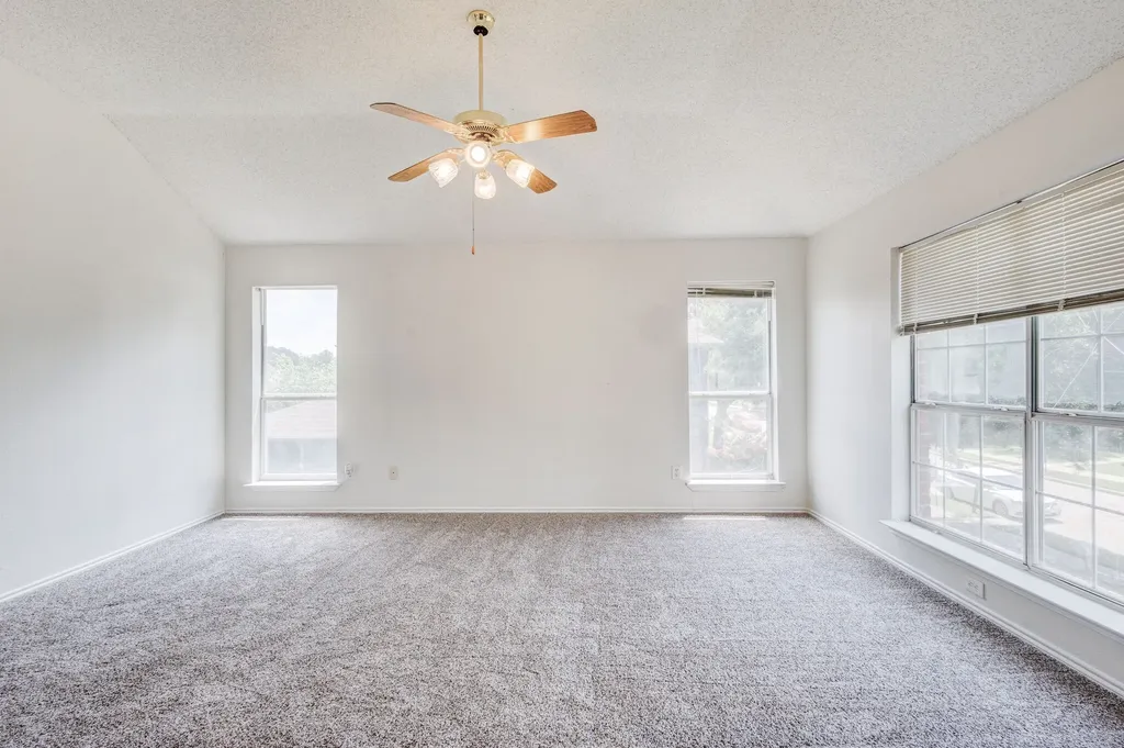 811 Valleycreek Road Mesquite TX 75181